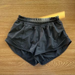Lululemon LR hotty hot 2.5” size 2